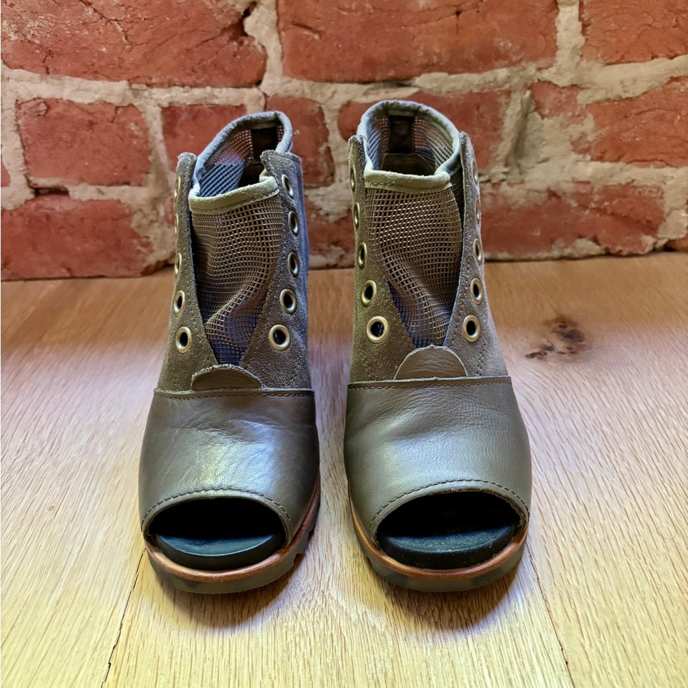 Sorel-Army green wedge sandal